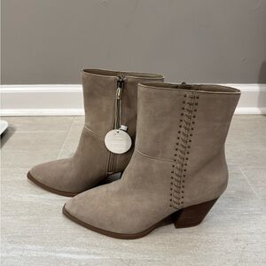 👢🆕Lucky Brand Pointed Toe Rupis Western Tan Ankle Booties, 9.5👢